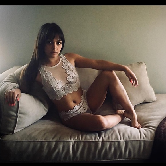 Lingerie - Picture 4 of 4